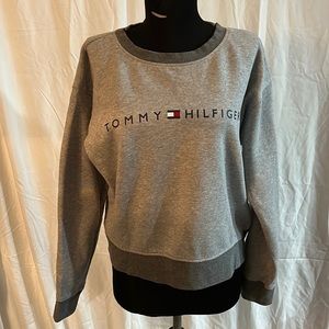 Large Short grey Tommy Hilfiger sweat shirt